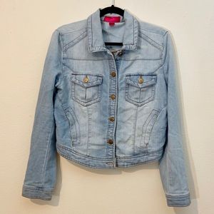 Light Wash Cropped Denim Jacket Women’s Large